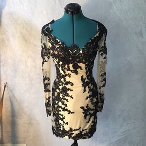 •Authentic• Mac Duggal Appliquéd Dress NEVER WORN